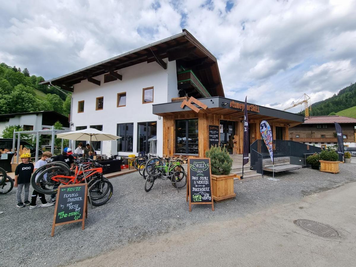 Skill Mountain Lodge - Ski Und Bike Hostel Im Sommer Mit Joker Card Saalbach-Hinterglemm Ngoại thất bức ảnh