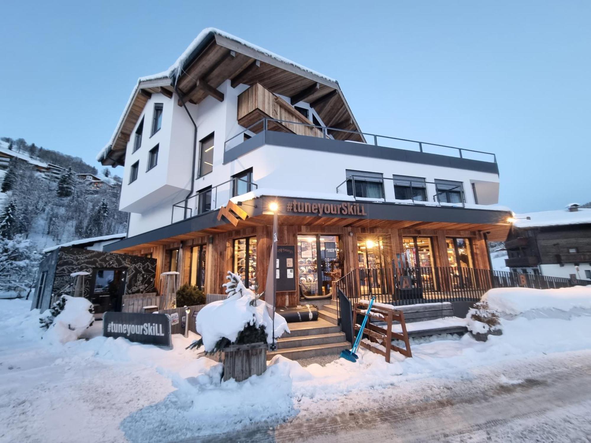 Skill Mountain Lodge - Ski Und Bike Hostel Im Sommer Mit Joker Card Saalbach-Hinterglemm Ngoại thất bức ảnh
